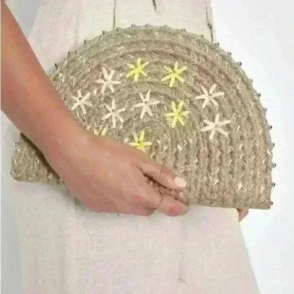 Lulus Exceptionally Sunny Embroidered Half Moon clutch‎ NWT - Picture 2 of 8